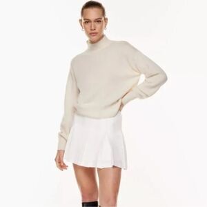 Aritzia Babaton Hathaway Pleated Tennis Skirt in White Size 2